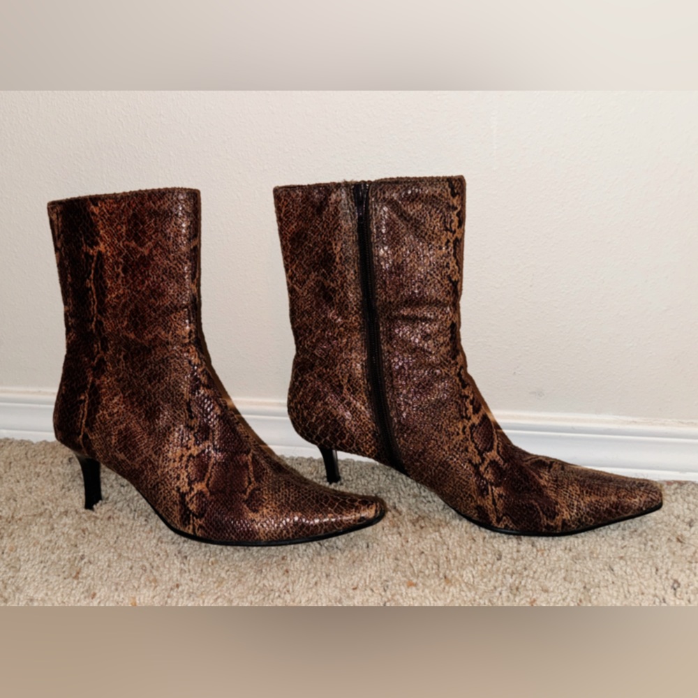 Fioni Size 9 Brown Faux Snakeskin Pointed Toe Heeled Pump Boots